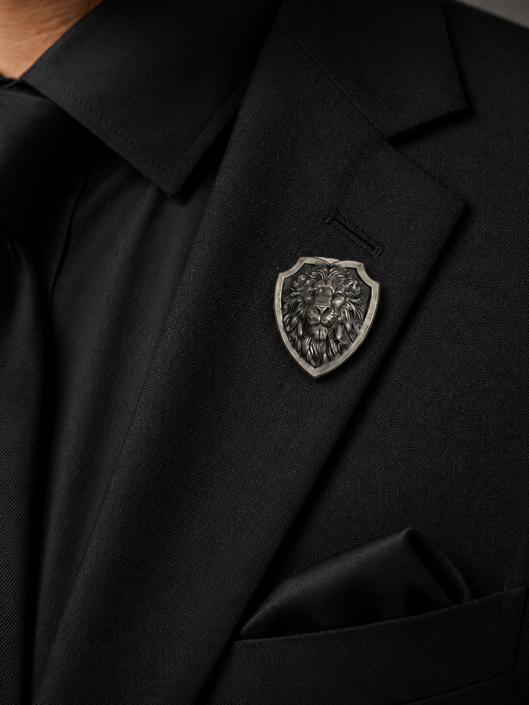 Majestic Silver Lion Brooch – Symbol of Strength & Elegance