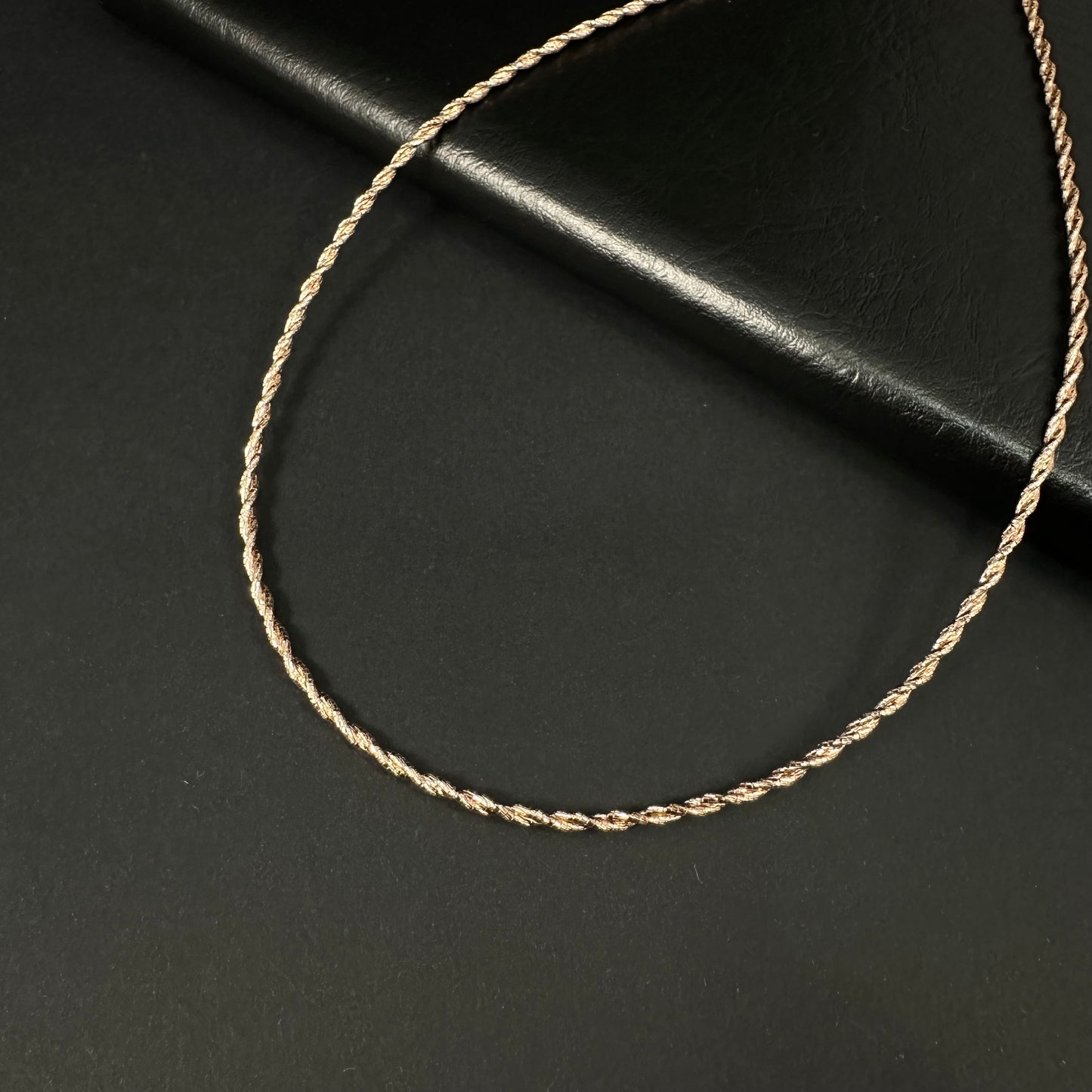 Elegant Rose Gold Twisted Choker Necklace for Women