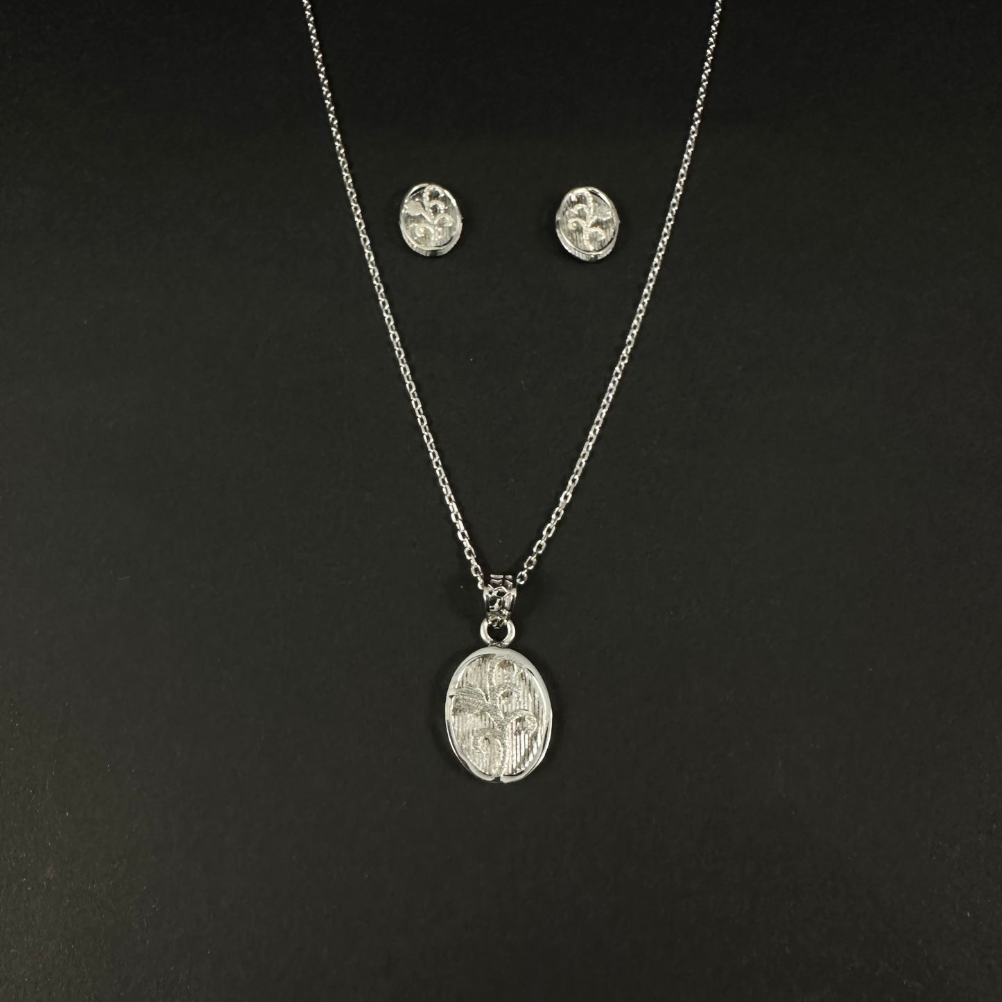Silver Oval Vintage Charm Pendant Set for Women