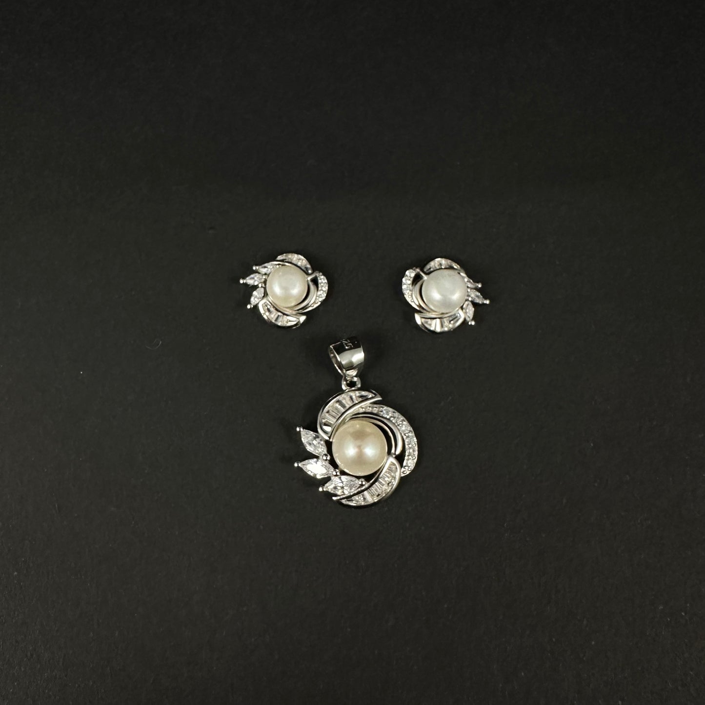 Silver Pearl Swirl Diamond Pendant Set for Women