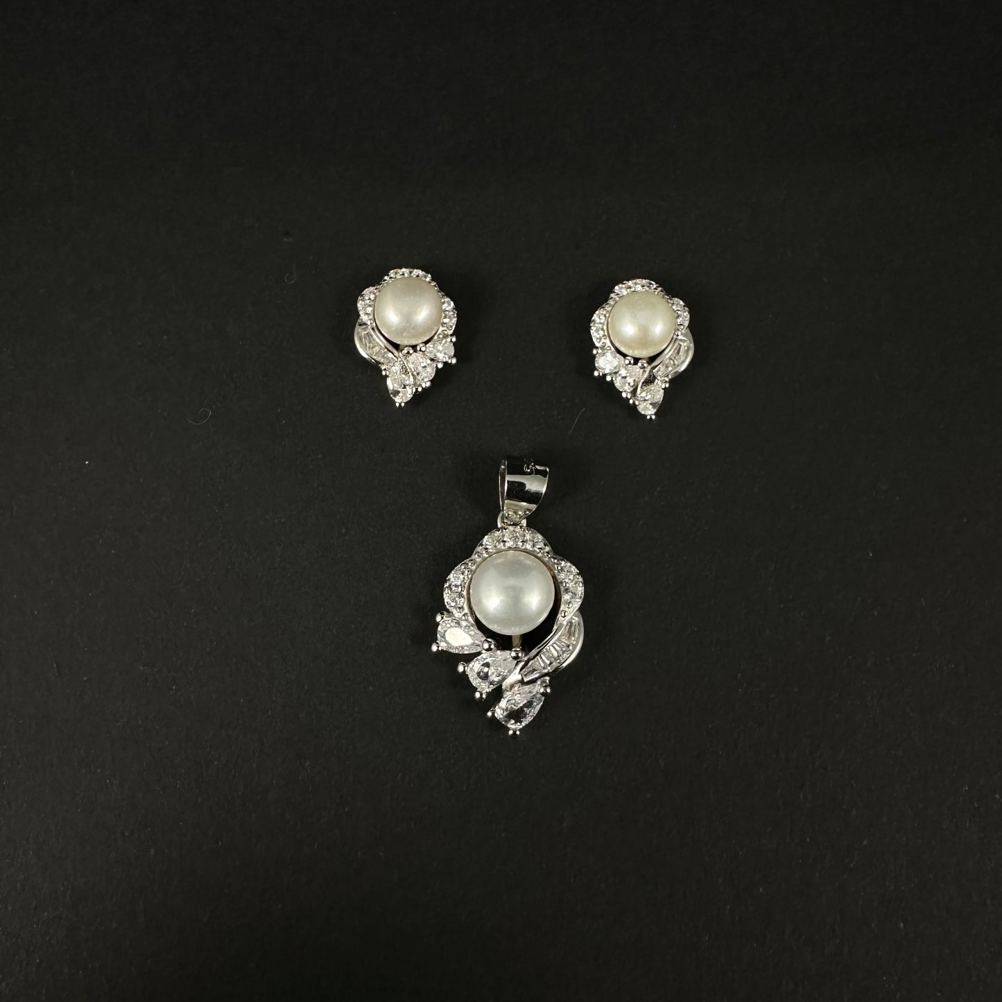 Silver Pearl Elegance Diamond Pendant Set for Women
