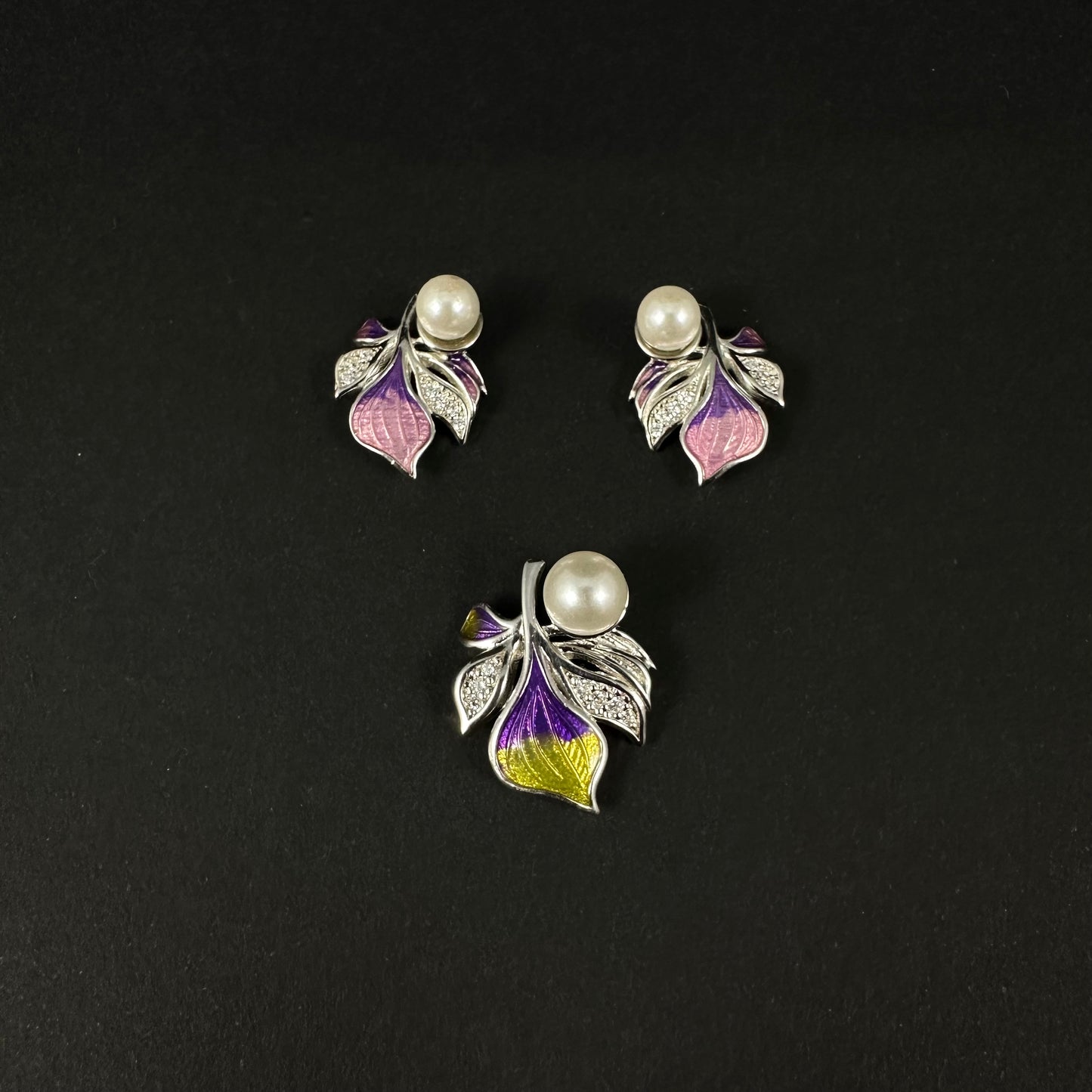 Silver Pearl Petal Bloom Diamond Pendant Set for Women