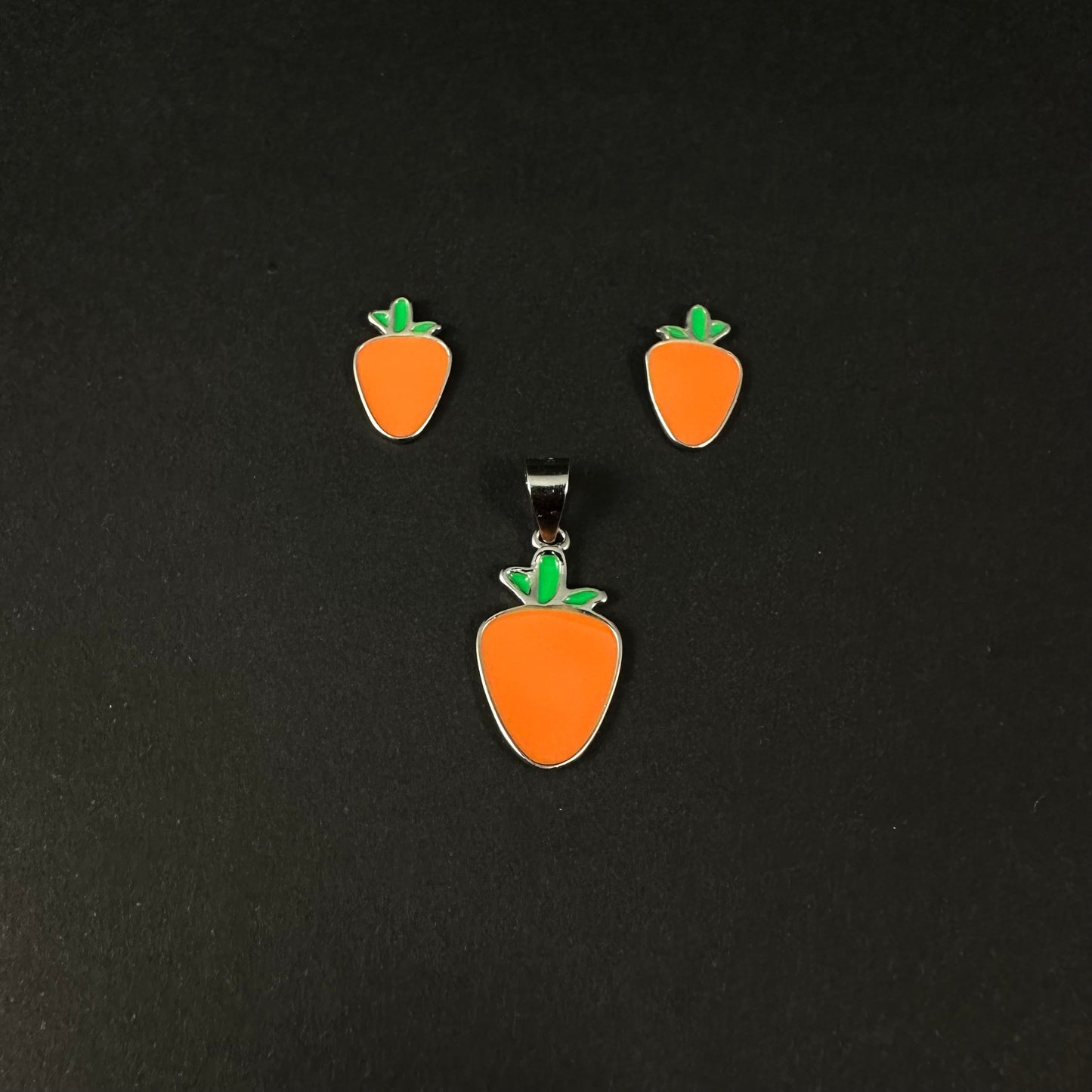 Carrot Charm Silver Pendant Set for Women